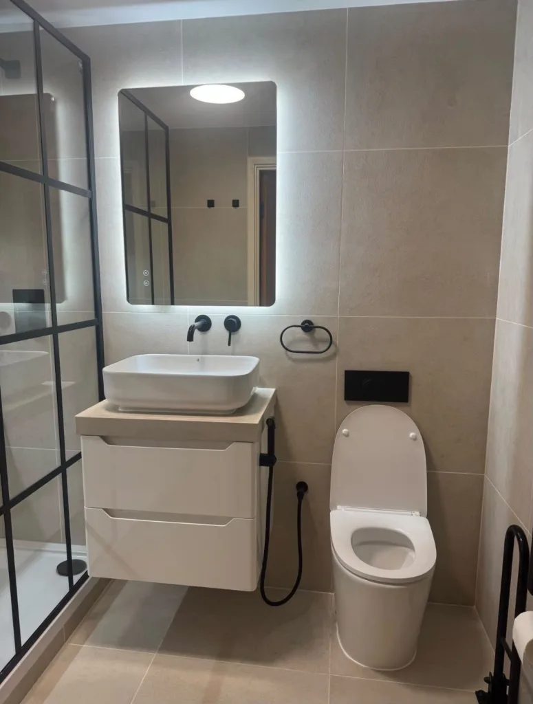 Shower room, W11
